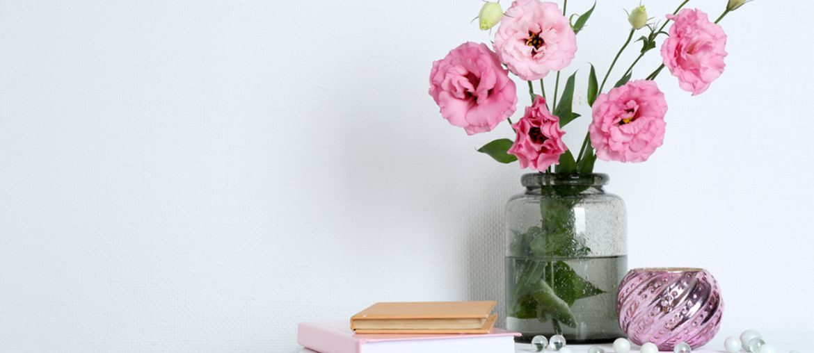 Effortless and Sophisticated: Fresh Flowers for Your Neutral Walls