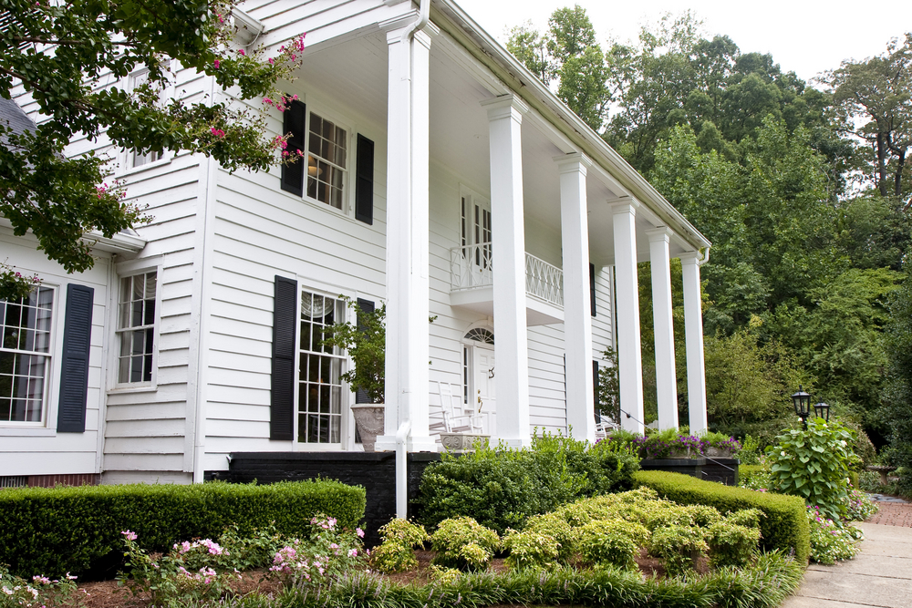 A Classic and Clean Look: The Versatility of White for Home Exteriors